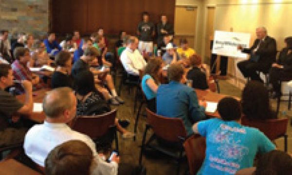 Minn. Senate Higher Education Committee visits campus